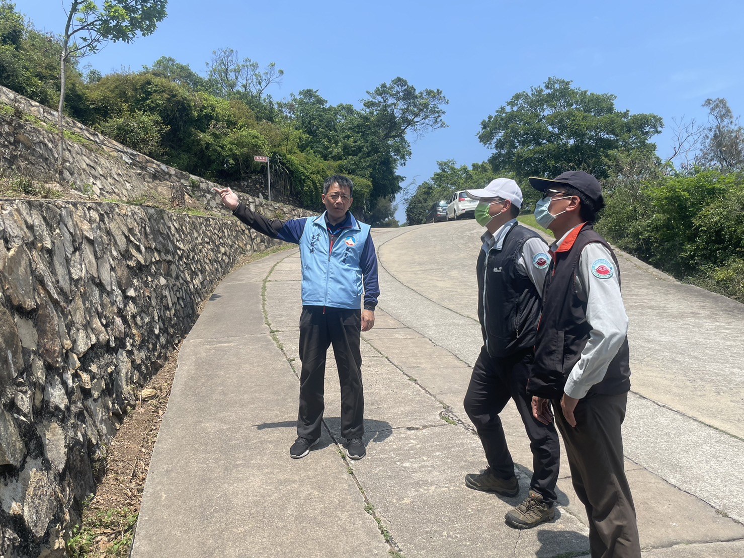 金門縣政府觀光處與國家公園會勘太武山安全疑慮路段，保障旅遊環璄安全